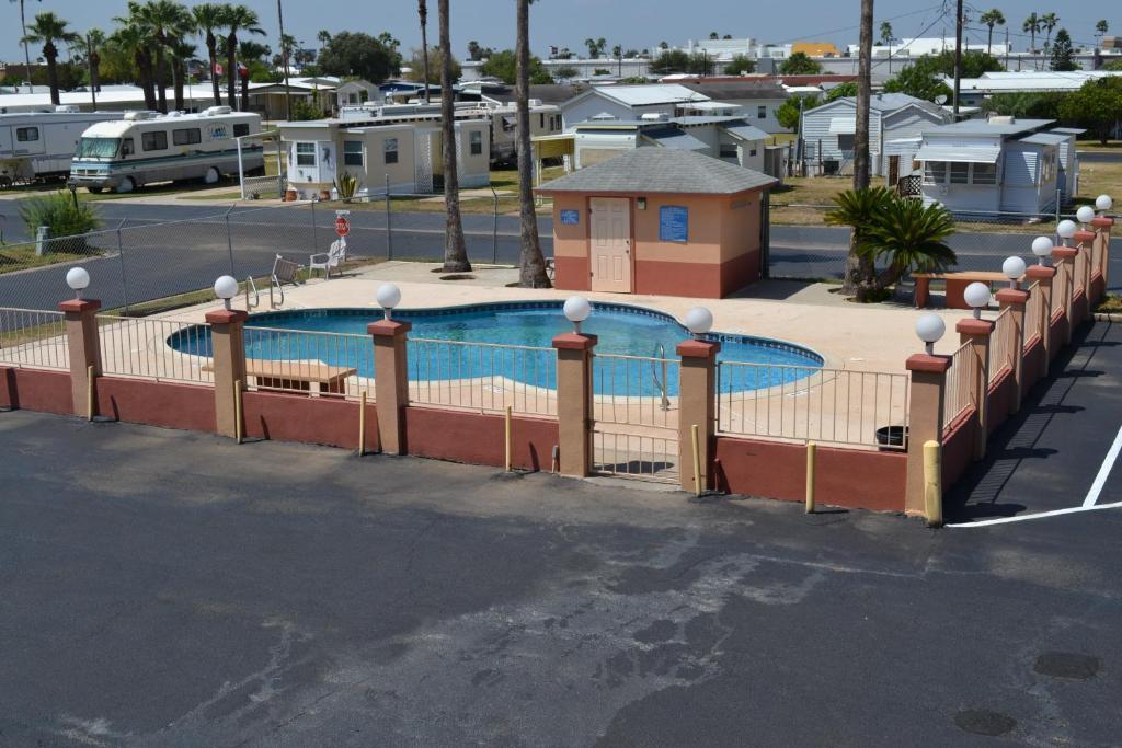 Deluxe Inn And Suites Weslaco Exterior foto