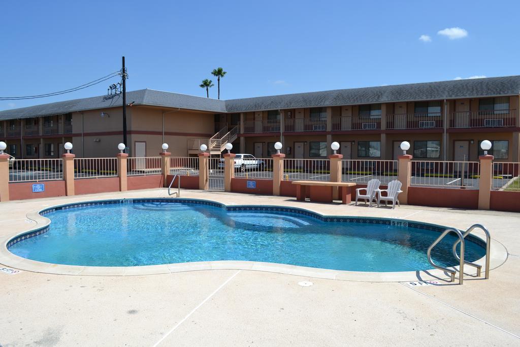 Deluxe Inn And Suites Weslaco Exterior foto