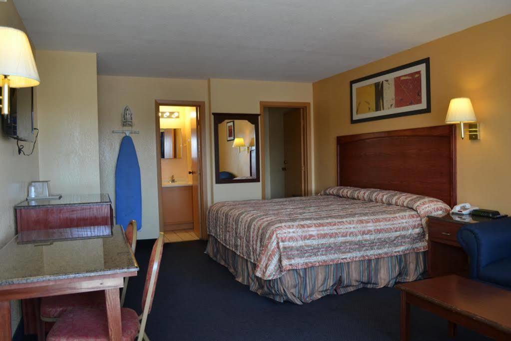 Deluxe Inn And Suites Weslaco Exterior foto